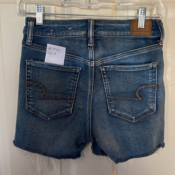 American Eagle NWOT mid length jean shorts (42) - Picture 3 of 3